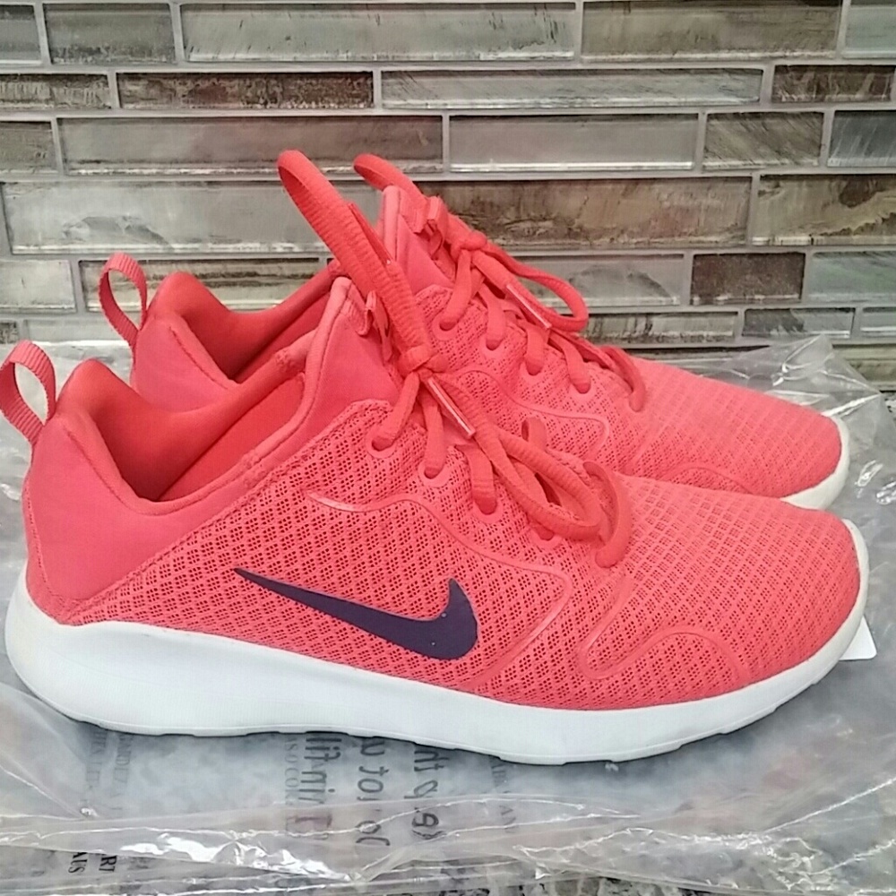 Size 5y Nike shoes